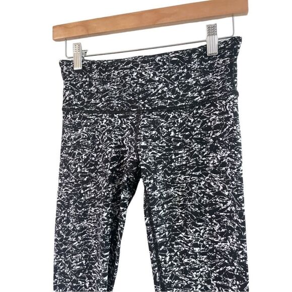 Lululemon High Times Pant Legging in Luon Suited Jacquard Black White, Size 4 - Picture 6 of 10